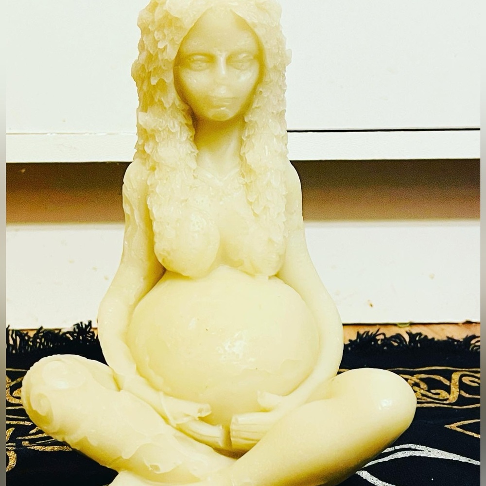 Beautiful Gaia Candle - choice of color and scent